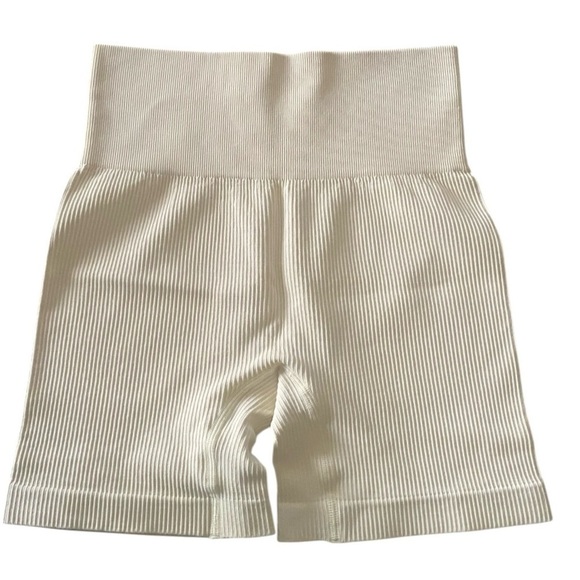 NWT-OQQ-TWO PIECE CREAM COLOR WORKOUT SET-SIZE SMALL - Picture 4 of 6